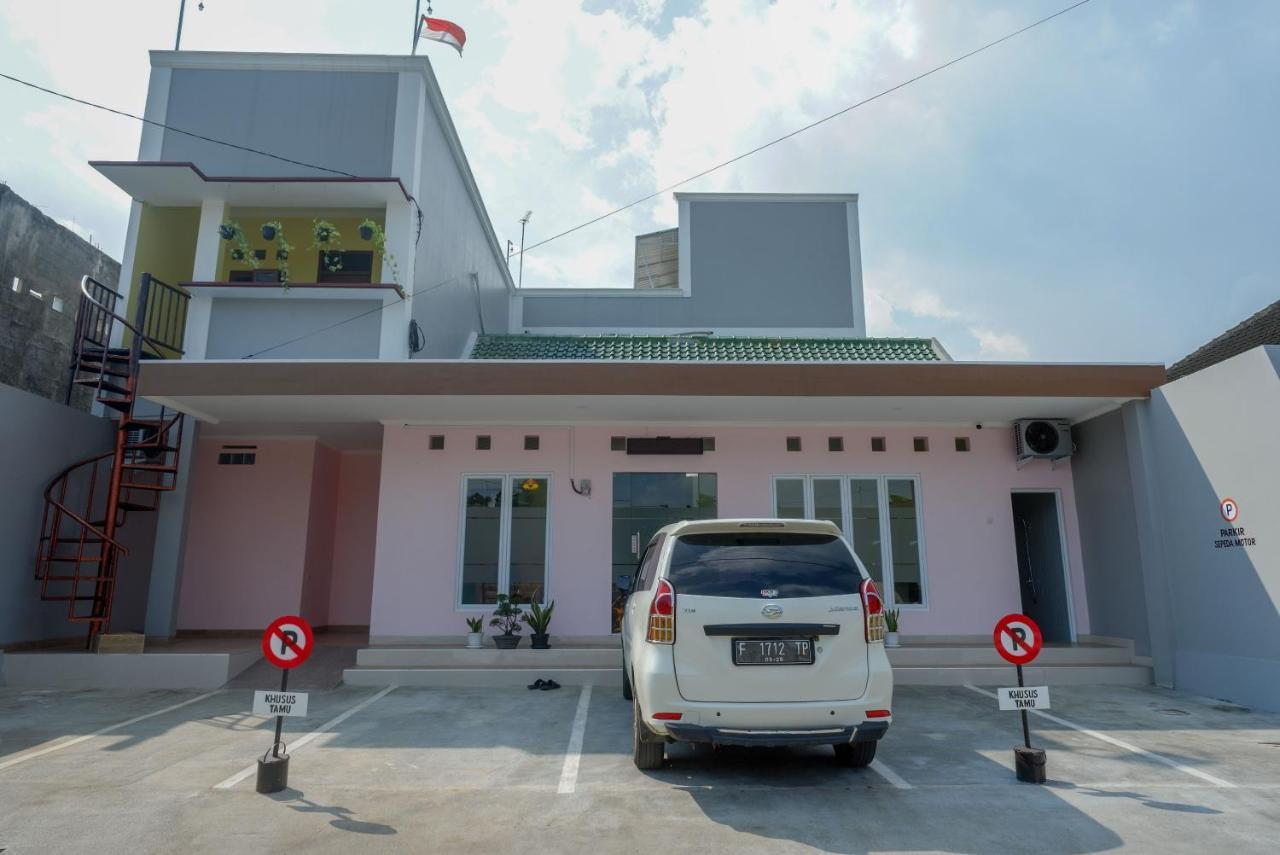 Reddoorz Near Rita Supermall Purwokerto 2 Eksteriør bilde